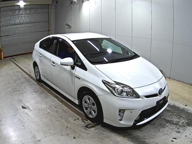 Japan Auction Vehicles 5 2014 Toyota Prius S auction photo