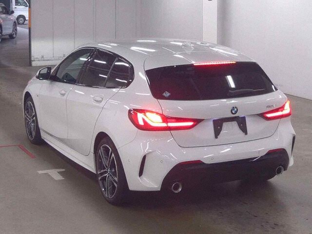 2021 BMW 1 Series 118D M Sport auction photo 2