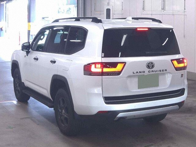 2025 Toyota Land Cruiser GR Sport 4WD auction photo 2