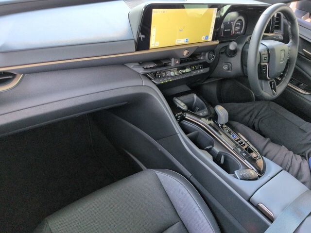 2024 Toyota Crown Crossover Z 4WD auction photo 3