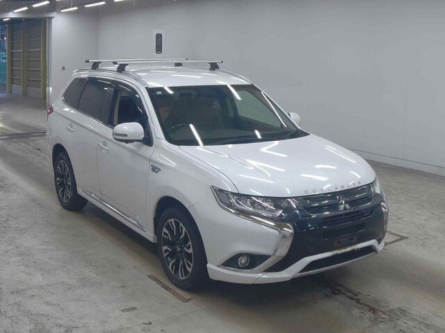 2015 Mitsubishi Outlander PHEV G Safety Package 4WD Japan auction vehicle