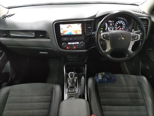 2015 Mitsubishi Outlander PHEV G Safety Package 4WD auction photo 3