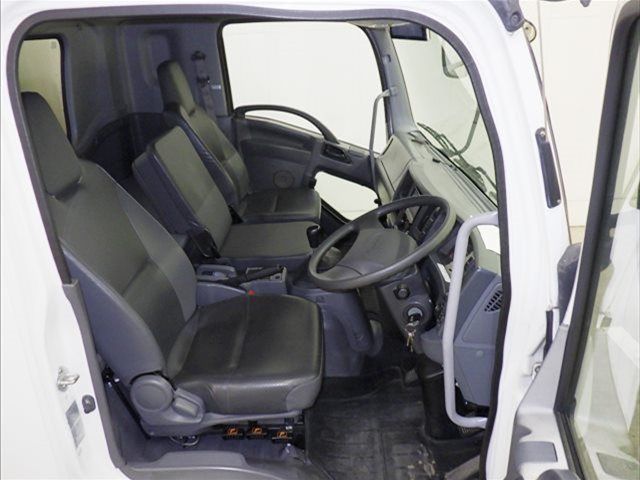 2017 Isuzu Forward Van auction photo 6