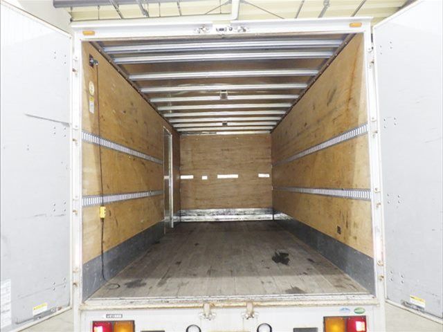 2017 Isuzu Forward Van auction photo 4