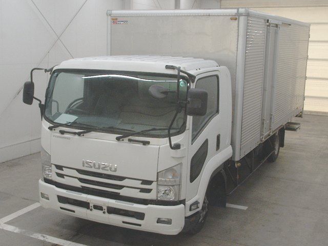 Japan Auction Vehicles 10 2017 Isuzu Forward Van auction photo