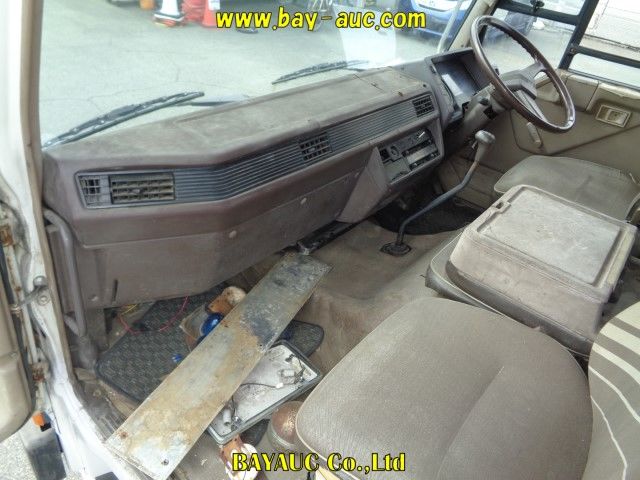 1986 Mitsubishi Fuso Fighter crane auction photo 5