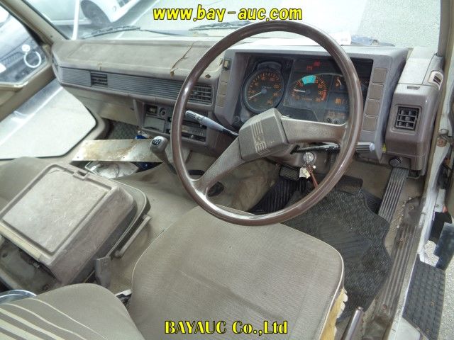 1986 Mitsubishi Fuso Fighter crane auction photo 3