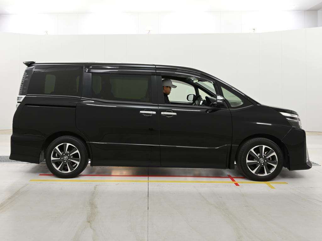 2021 Toyota Voxy ZS キラメキ3 auction photo 3
