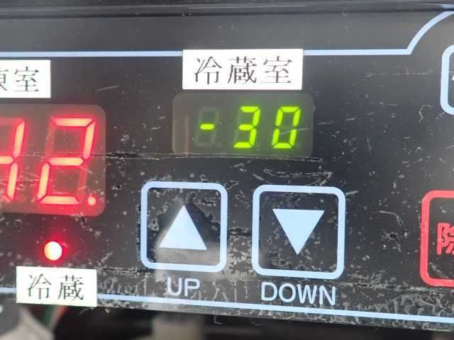 2010 Isuzu Elf 2.0t パネルバン 冷凍機付 4WD auction photo 11