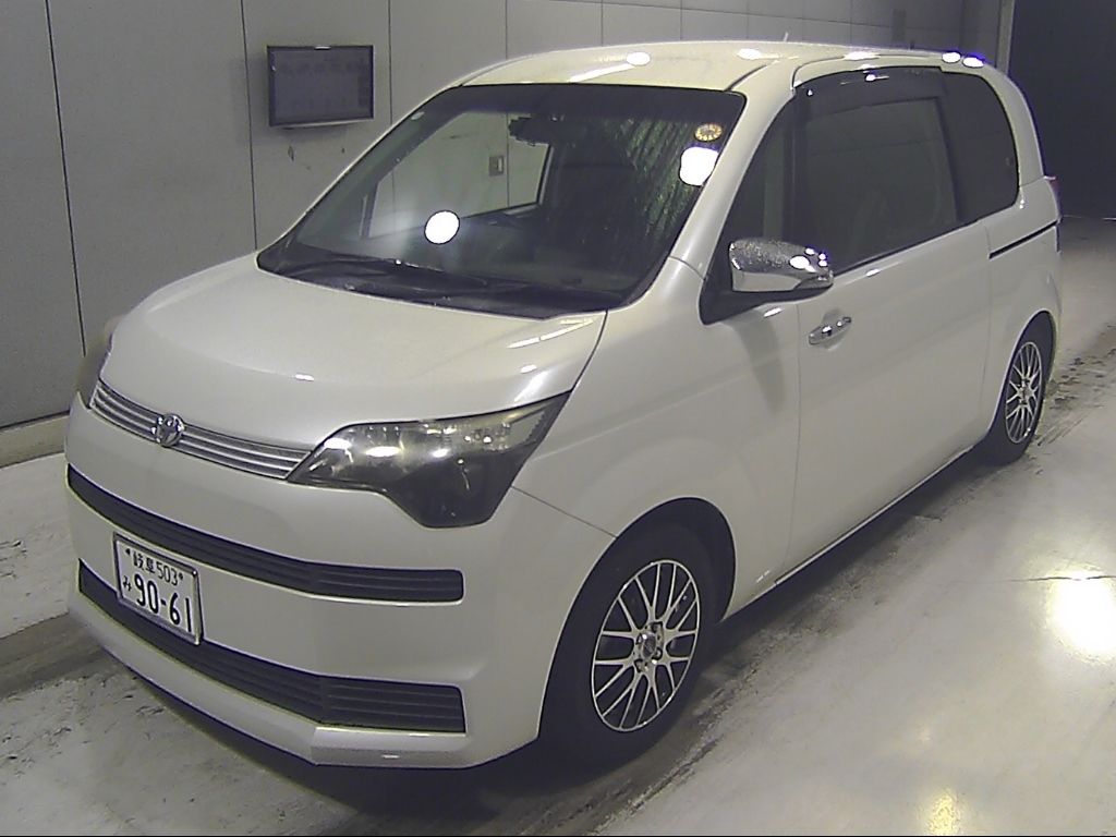 2014 Toyota Spade F Jack auction photo 4