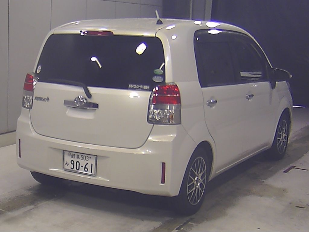 2014 Toyota Spade F Jack auction photo 2