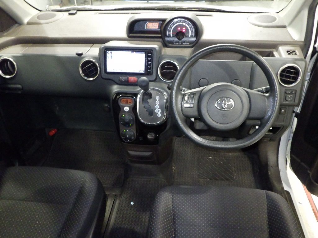2014 Toyota Spade F Jack auction photo 3