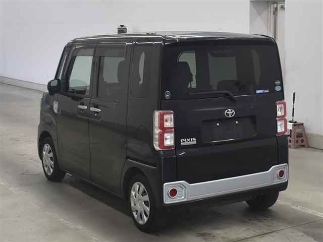 2016 Toyota ピクシスメガ D SA auction photo 2