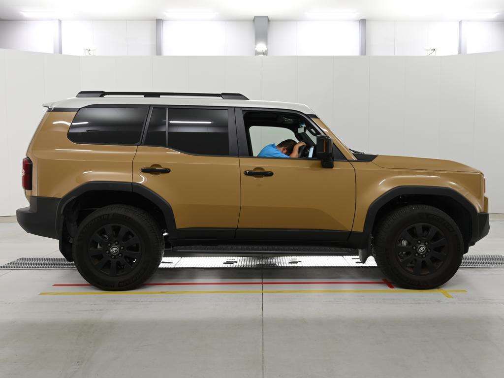 2024 Toyota Land Cruiser 250 ZX First Edition 4WD auction photo 3