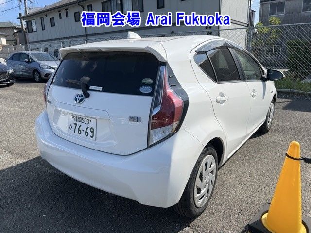 2017 Toyota Aqua S auction photo 11