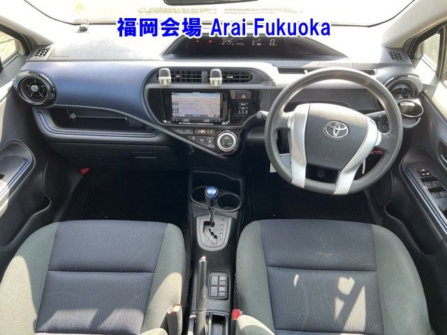 2017 Toyota Aqua S auction photo 3
