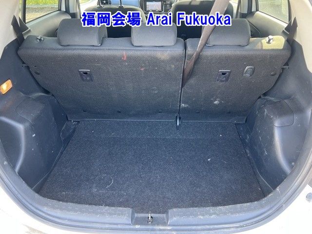 2017 Toyota Aqua S auction photo 9