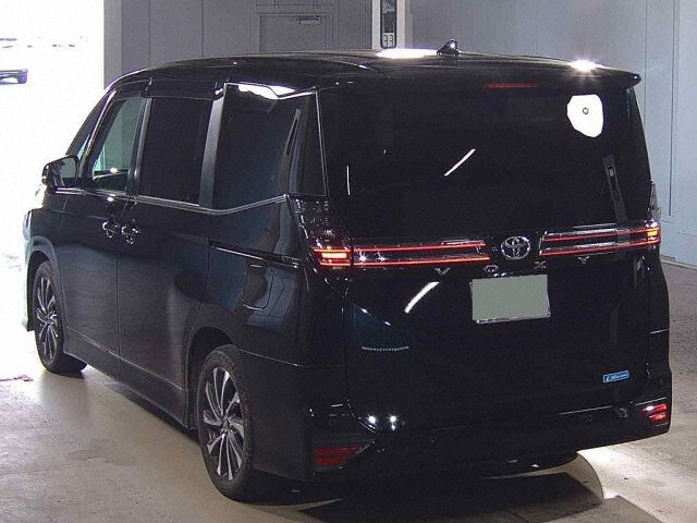 2022 Toyota Voxy S-Z auction photo 2