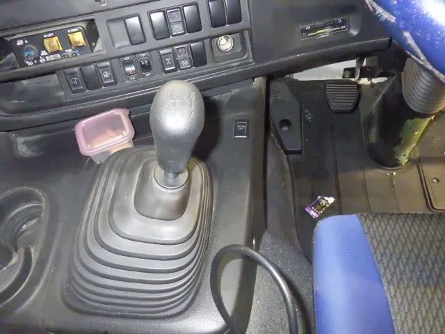 2017 Isuzu dump auction photo 7