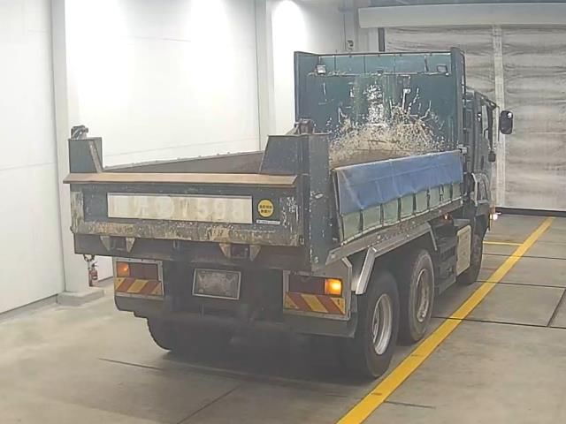 2017 Isuzu dump auction photo 2