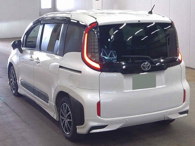 2023 Toyota Sienta ハイブリッドZ auction photo 2