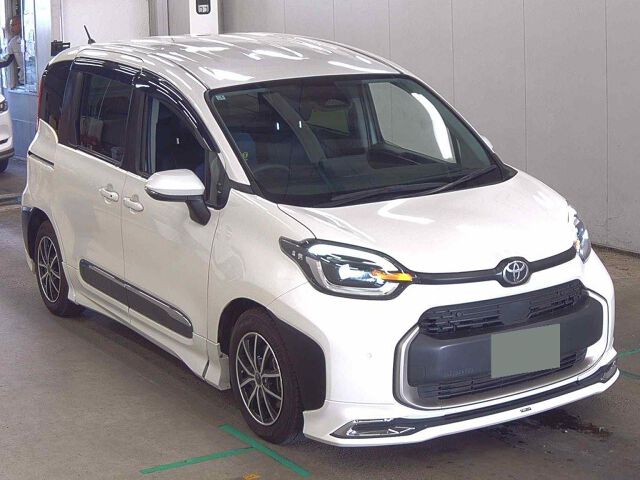 2023 Toyota Sienta ハイブリッドZ Japan auction vehicle