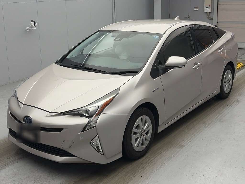 Japan Auction Vehicles 4 2016 Toyota Prius S auction photo