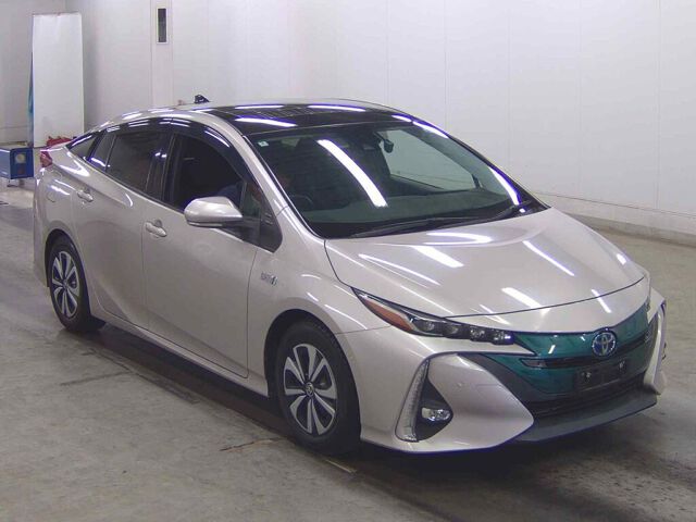 2018 Toyota Prius PHEV SナビPセフティプラス Japan auction vehicle