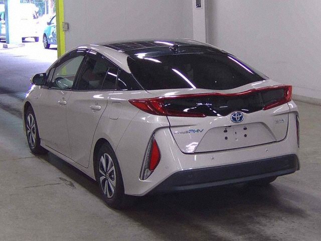 2018 Toyota Prius PHEV SナビPセフティプラス auction photo 2
