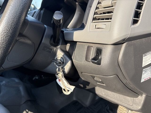 2005 Toyota Hiace auction photo 6