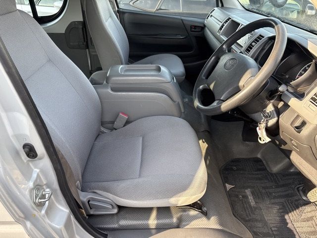 2005 Toyota Hiace auction photo 8