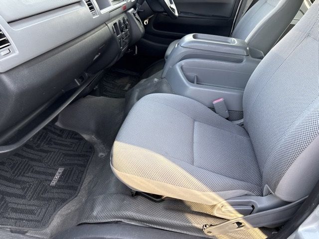2005 Toyota Hiace auction photo 9