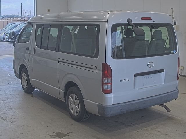 2005 Toyota Hiace auction photo 2
