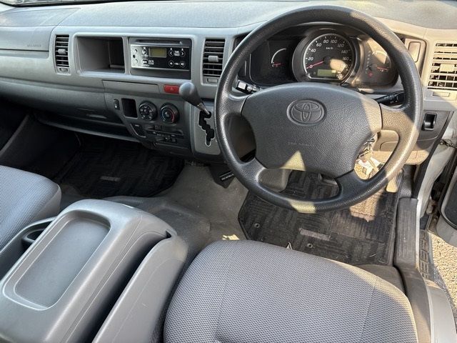 2005 Toyota Hiace auction photo 4