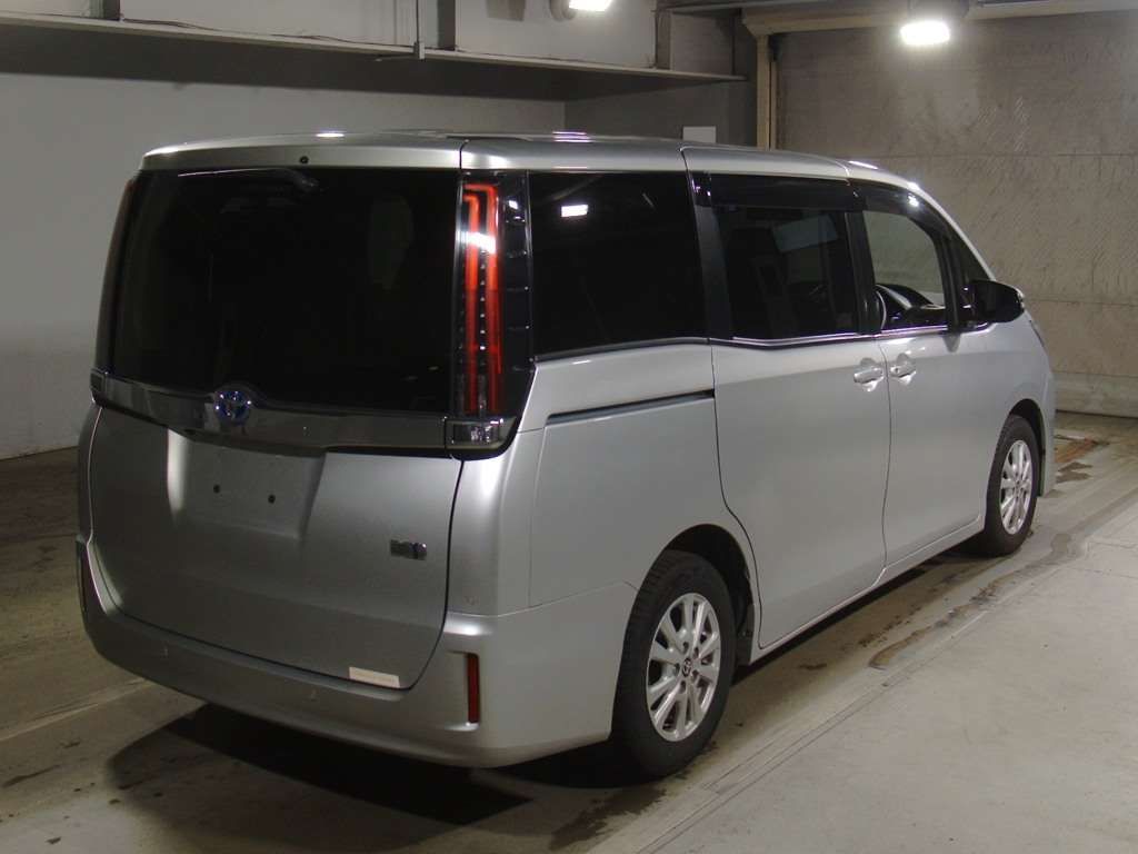 2021 Toyota Noah Hybrid X auction photo 2