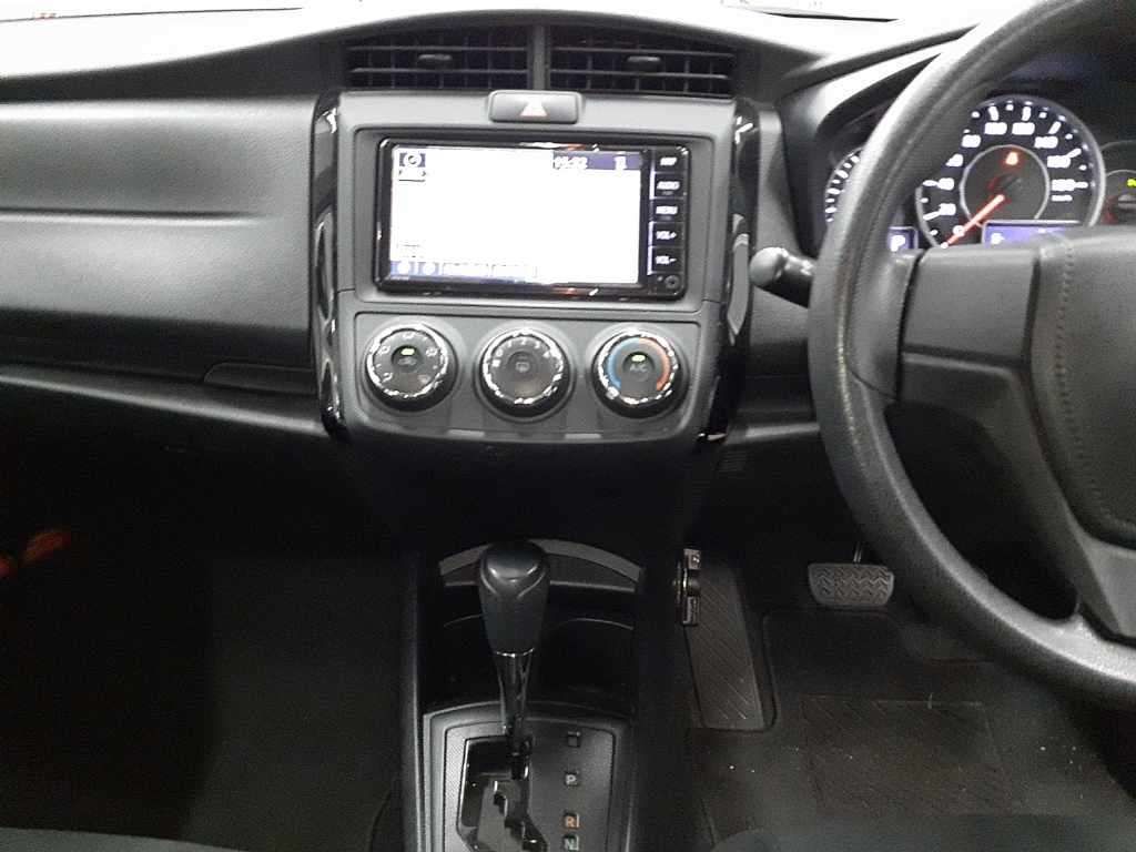 2021 Toyota Corolla Axio EX 4WD auction photo 9