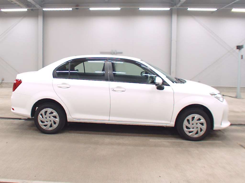 2021 Toyota Corolla Axio EX 4WD auction photo 3