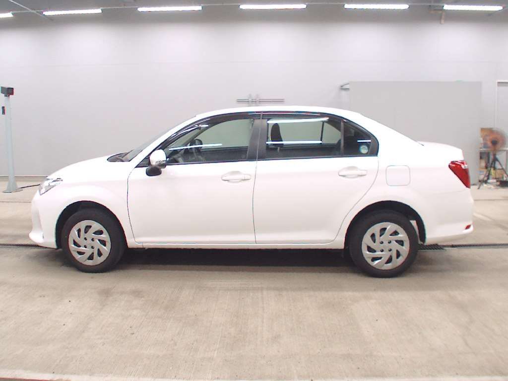 2021 Toyota Corolla Axio EX 4WD auction photo 4