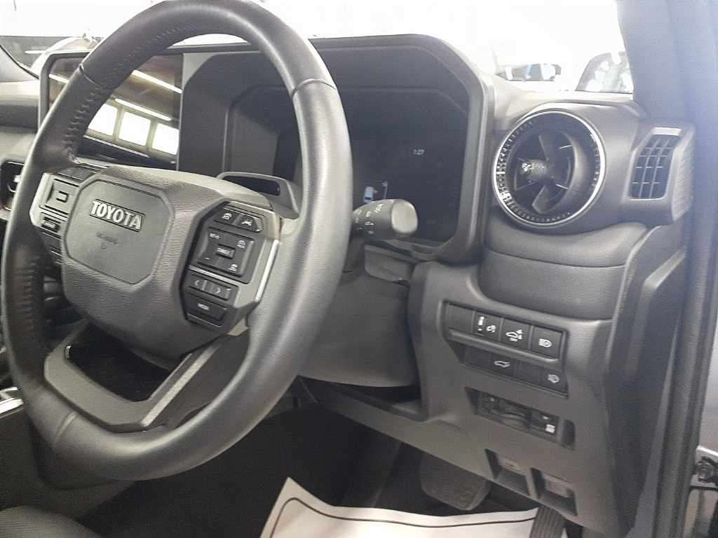 2024 Toyota Land Cruiser 250 VX 4WD auction photo 9