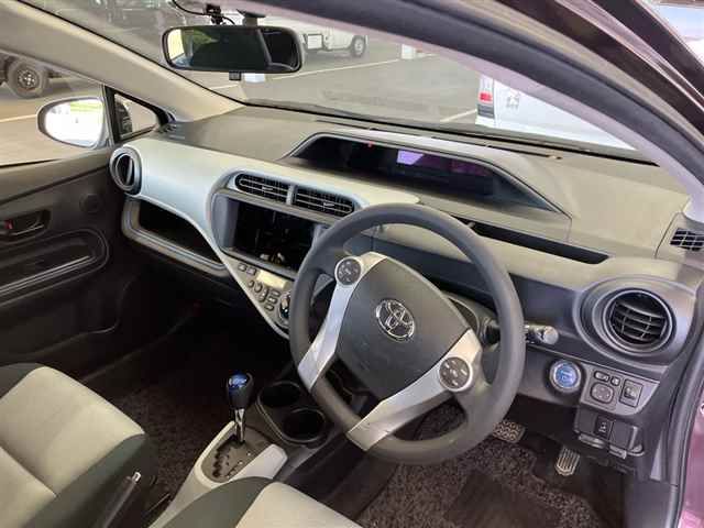2014 Toyota Aqua S auction photo 3