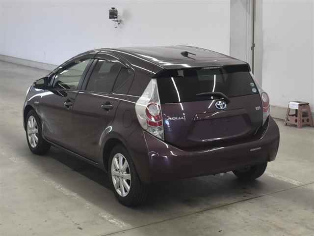 2014 Toyota Aqua S auction photo 2