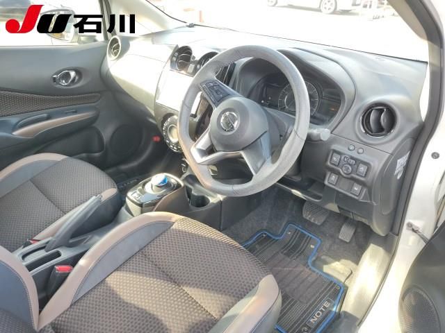 2017 Nissan Note e-パワーメダリスト auction photo 3