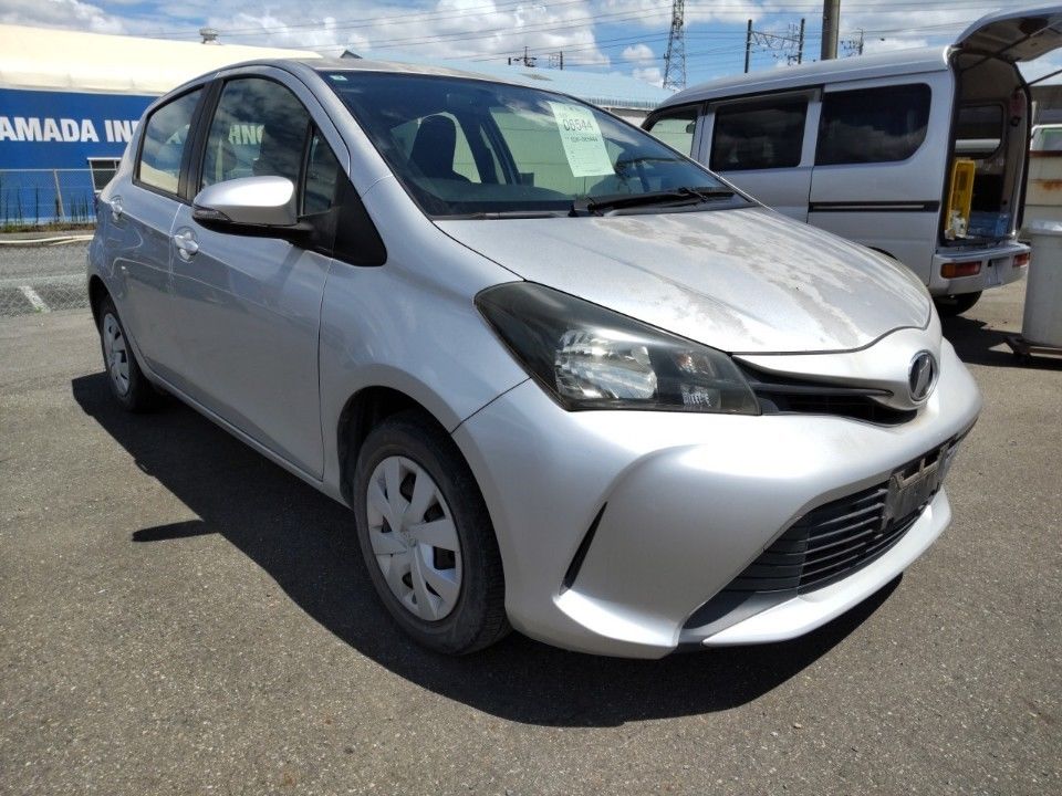 2015 Toyota Vitz auction photo 4