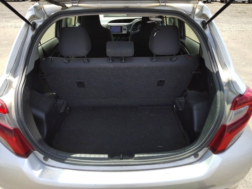 2015 Toyota Vitz auction photo 8