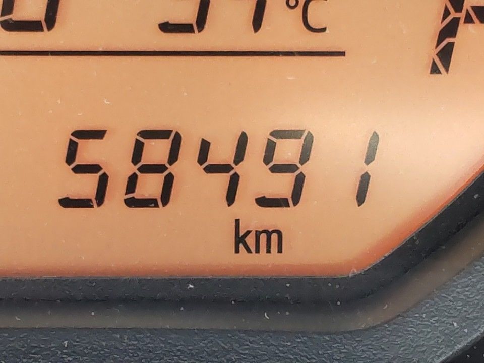 2015 Toyota Vitz auction photo 10