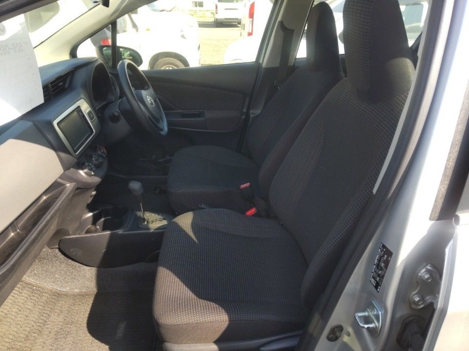 2015 Toyota Vitz auction photo 16