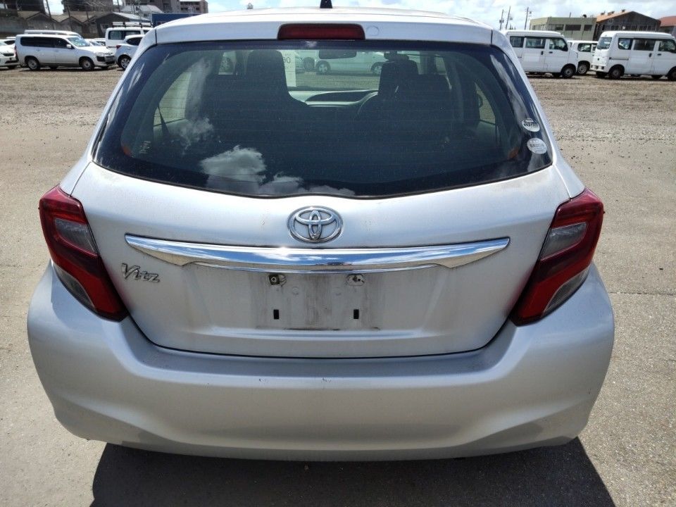 2015 Toyota Vitz auction photo 5