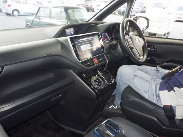 2018 Toyota Noah SI WXB auction photo 3
