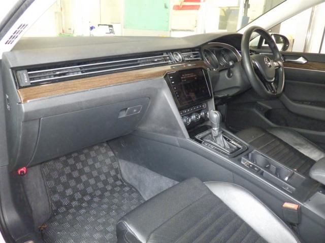2018 Volkswagen VW パサート ヴァリアントTSIハイライン auction photo 2
