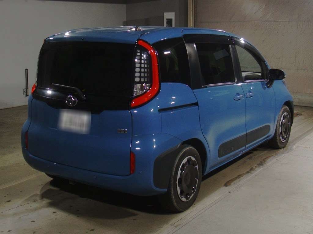 2022 Toyota Sienta ハイブリッドZ auction photo 2